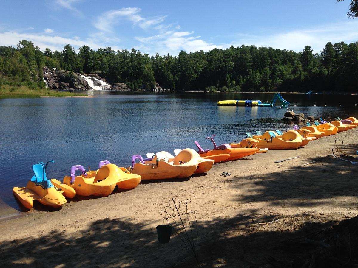 High Falls Bay Cottages, Camping & Waterpark Bracebridge Exterior foto